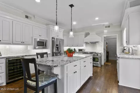 Kitchen - 4646 Northampton Dr, Jackson, MS 39211 photo 8 of 9