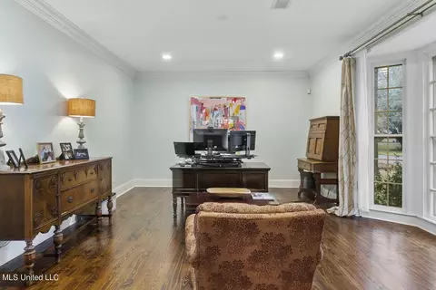 Living - 4646 Northampton Dr, Jackson, MS 39211 photo 6 of 6