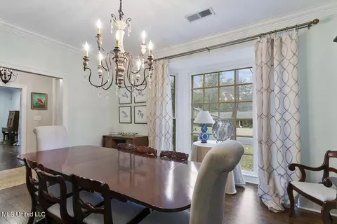 Dining - 4646 Northampton Dr, Jackson, MS 39211 photo 2 of 2
