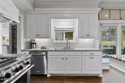 Kitchen - 4646 Northampton Dr, Jackson, MS 39211 photo 4 of 9