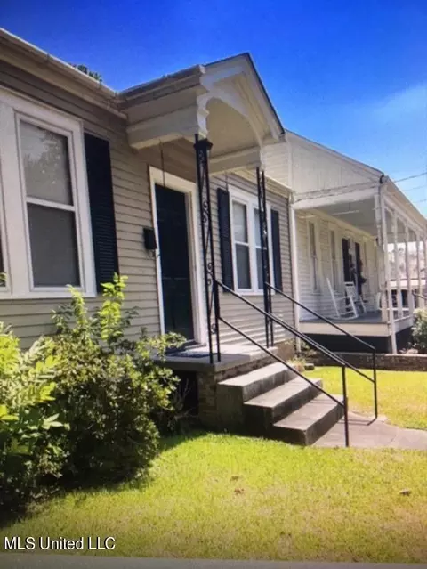 207 Saint Charles Ave, Natchez, MS 39120