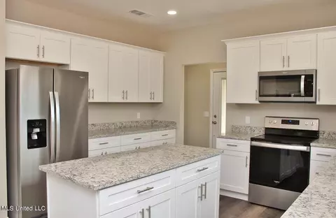 Kitchen - 127 Willie Finch Rd, Lucedale, MS 39452 photo 4 of 5