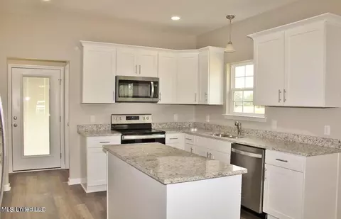 Kitchen - 127 Willie Finch Rd, Lucedale, MS 39452 photo 5 of 5