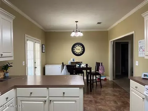 Kitchen - 202 Jacks Pl, Brandon, MS 39047 photo 3 of 3