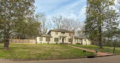 185 Woodland Dr, Jackson, MS 39216