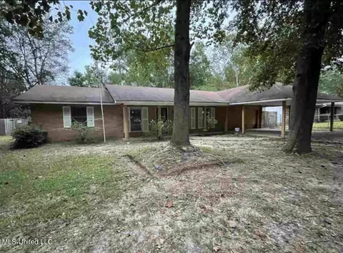 3070 Suncrest Dr, Jackson, MS 39212