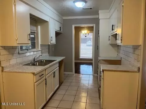 Kitchen - 3070 Suncrest Dr, Jackson, MS 39212 photo 1 of 3