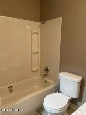 Bath - 3070 Suncrest Dr, Jackson, MS 39212 photo 2 of 2