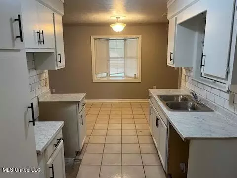 Kitchen - 3070 Suncrest Dr, Jackson, MS 39212 photo 2 of 3