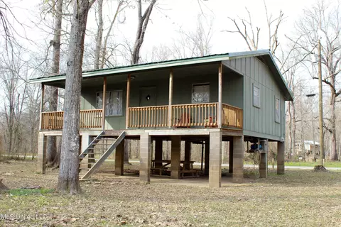 1747 Pascagoula River Dr, Lucedale, MS 39452