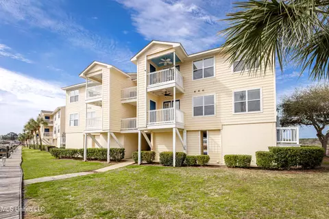 2421 Beachview Dr #E01, Ocean Springs, MS 39564