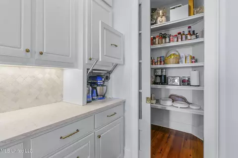 Kitchen - 1416 Windrose Dr, Brandon, MS 39047 photo 11 of 11