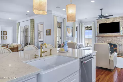 Kitchen - 1416 Windrose Dr, Brandon, MS 39047 photo 9 of 11