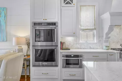 Kitchen - 1416 Windrose Dr, Brandon, MS 39047 photo 3 of 11