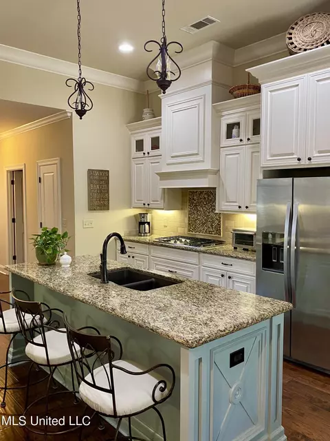 Kitchen - 254 Bellamy Ct, Flowood, MS 39232 photo 7 of 10