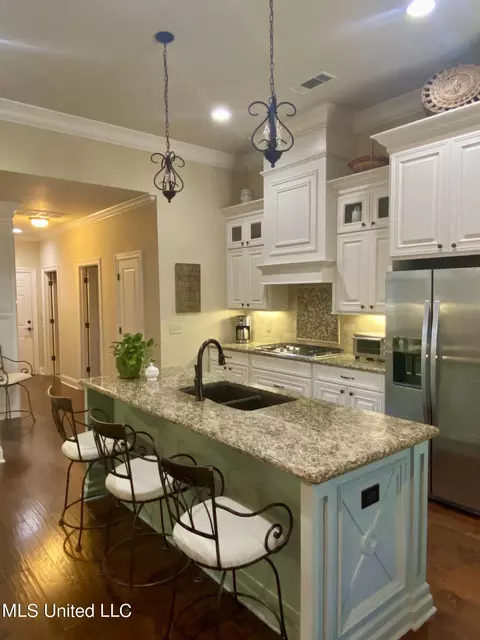 Kitchen - 254 Bellamy Ct, Flowood, MS 39232 photo 6 of 10