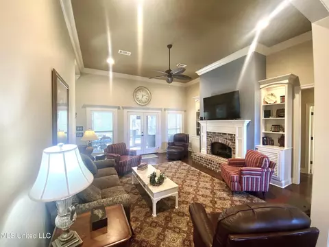 Living - 254 Bellamy Ct, Flowood, MS 39232 photo 3 of 6