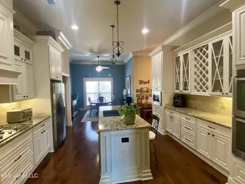 Kitchen - 254 Bellamy Ct, Flowood, MS 39232 photo 2 of 10