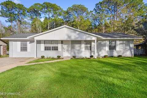 102 Niagara Ave, Ocean Springs, MS 39564