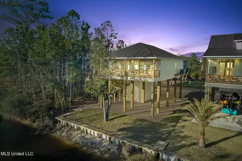 4065 Blue Jay St, Bay Saint Louis, MS 39520