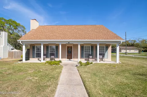 900 Handsboro Pl, Gulfport, MS 39507