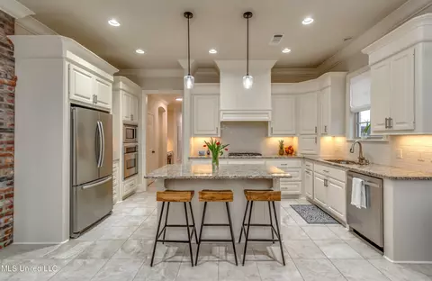 Kitchen - 138 Grayhawk Dr, Madison, MS 39110 photo 1 of 8
