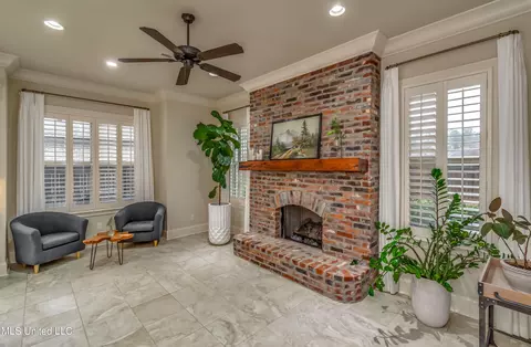 Living - 138 Grayhawk Dr, Madison, MS 39110 photo 8 of 10