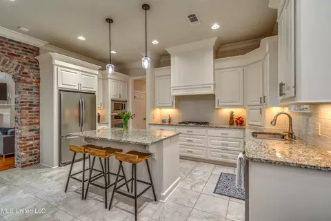 Kitchen - 138 Grayhawk Dr, Madison, MS 39110 photo 2 of 8