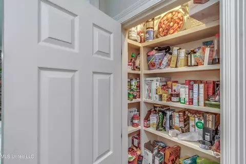 Kitchen - 138 Grayhawk Dr, Madison, MS 39110 photo 7 of 8