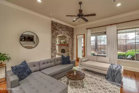Living - 138 Grayhawk Dr, Madison, MS 39110 photo 6 of 10