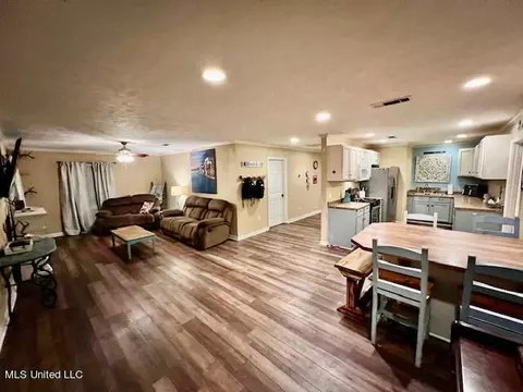 Living - 301 Trace Harbor Rd, Madison, MS 39110 photo 1 of 2