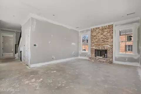 Living - 3042 Ac Freeman Dr N, Hernando, MS 38632 photo 2 of 2