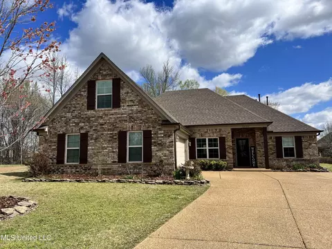 3530 Champion Hills Dr, Southaven, MS 38672