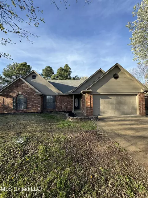 284 Woodsmoke Dr, Southaven, MS 38671