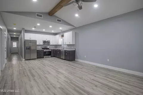 Kitchen - 1016 W Elmer Ave, Wiggins, MS 39577 photo 2 of 2