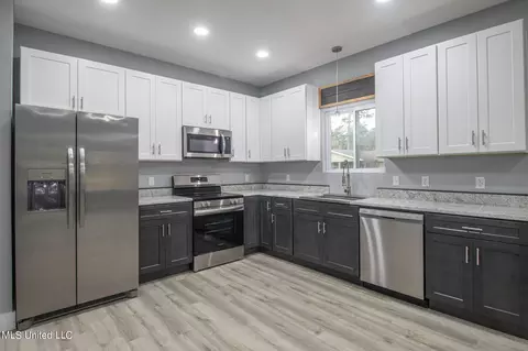 Kitchen - 1016 W Elmer Ave, Wiggins, MS 39577 photo 1 of 2