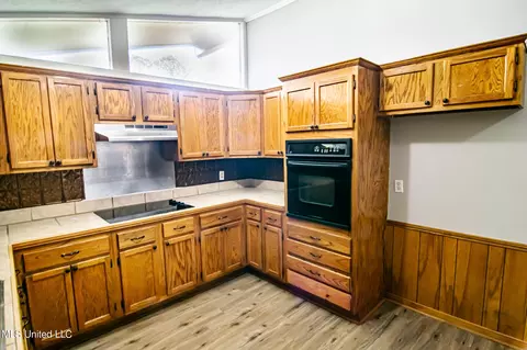 Kitchen - 1307 Springdale Dr, Jackson, MS 39211 photo 2 of 3