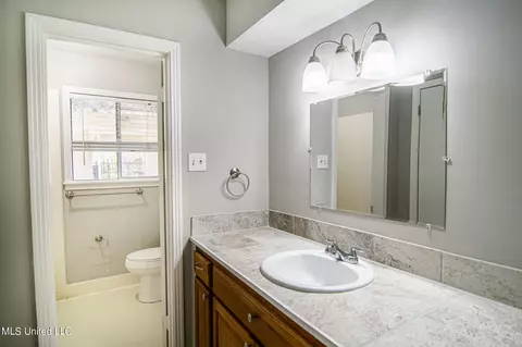 Bath - 1307 Springdale Dr, Jackson, MS 39211 photo 1 of 2