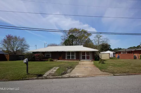 7221 Denver Dr, Biloxi, MS 39532