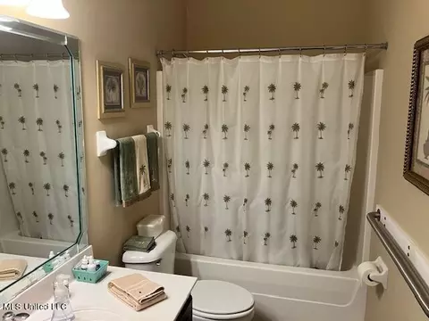 Bath - 1263 Heritage Dr, Hernando, MS 38632 photo 5 of 5