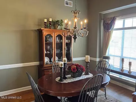 Dining - 1263 Heritage Dr, Hernando, MS 38632 photo 2 of 4