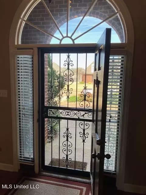 Entry Way - 1263 Heritage Dr, Hernando, MS 38632 photo 1 of 1