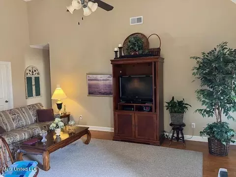 Living - 1263 Heritage Dr, Hernando, MS 38632 photo 1 of 4