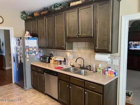Kitchen - 1263 Heritage Dr, Hernando, MS 38632 photo 1 of 2
