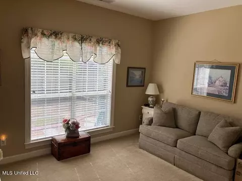 Living - 1263 Heritage Dr, Hernando, MS 38632 photo 4 of 4