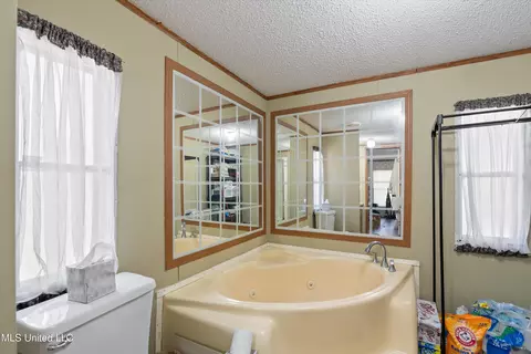 Bath - 5796 Sycamore Dr, Hernando, MS 38632 photo 4 of 5