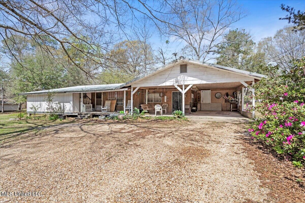 122 Clarence Bonnett Rd  