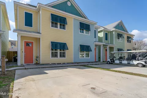 216 Carre Ct UNIT 17, Bay Saint Louis, MS 39520