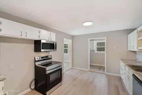Kitchen - 83 Cajun Hill Rd, Coldwater, MS 38618 photo 2 of 2