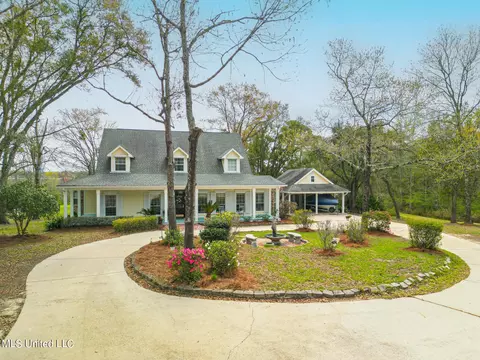 9103 Scenic River Dr, Biloxi, MS 39532